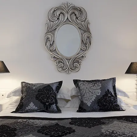 Above Blue Otel Imerovigli (Santorini)