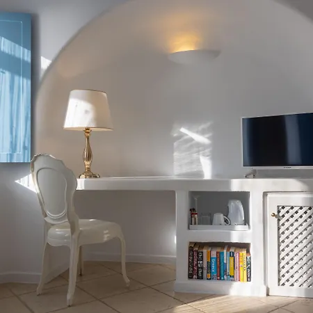 Above Blue 4* Imerovigli (Santorini)