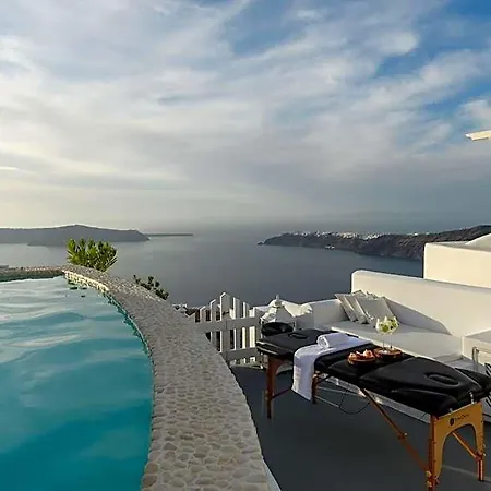 Above Blue Hotel 4*