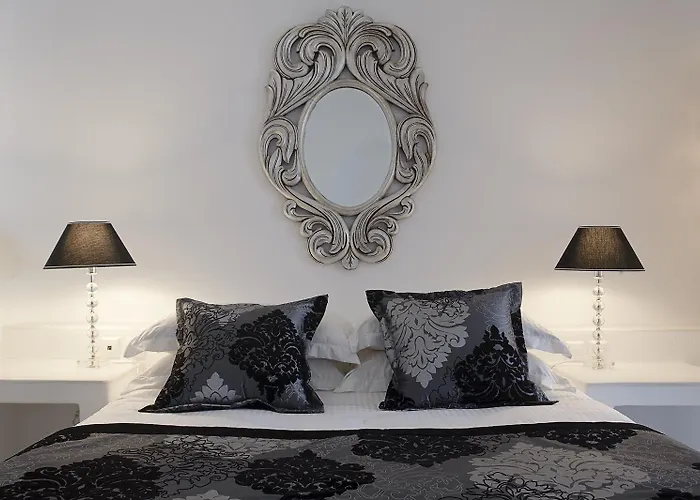 Above Blue Hotel Imerovigli (Santorini)