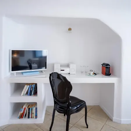 Above Blue אימרוביגלי