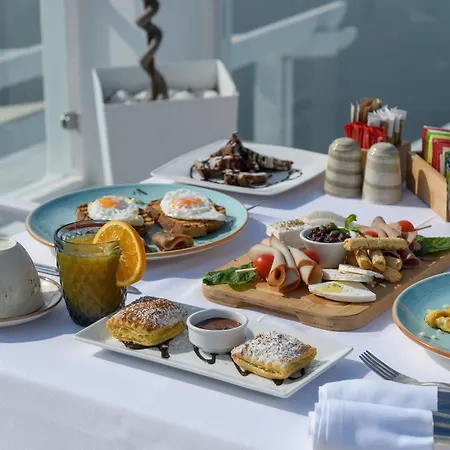 מלון Above Blue 4*