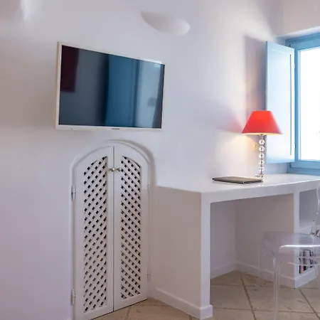 Above Blue מלון 4*