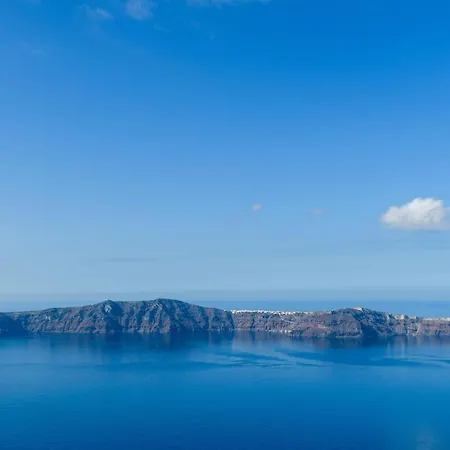 מלון Above Blue 4*